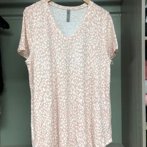 HONEY ME CURVEY HI LOW V NECK ANIMAL PRINT TOP - XL